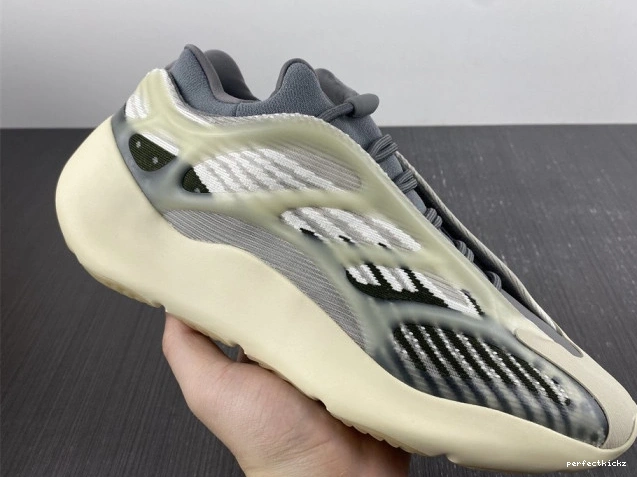 V3 Adidas 700 ID1674 Salt Fade Yeezy 0810